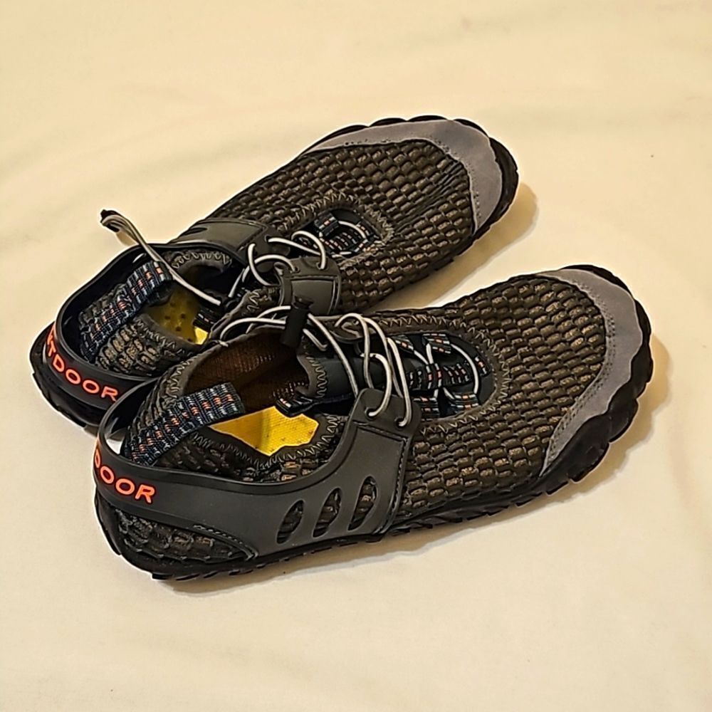 Outdoor water shoes size 9